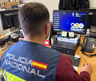 Archivo - Agente de la Policía Nacional