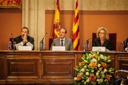 El presidente del Consejo General de Procuradores de España, Alberto García Barrenechea; el conseller de Justicia, Ramon Espadaler, y la presidenta del TSJC Mercè Caso