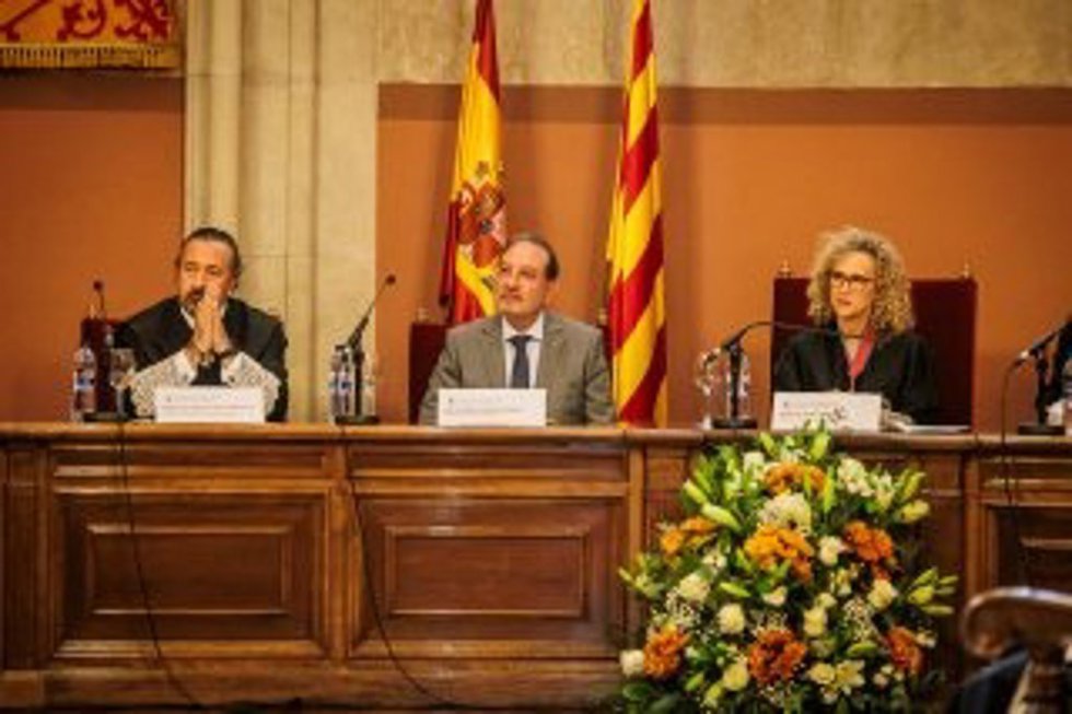 El presidente del Consejo General de Procuradores de España, Alberto García Barrenechea; el conseller de Justicia, Ramon Espadaler, y la presidenta del TSJC Mercè Caso