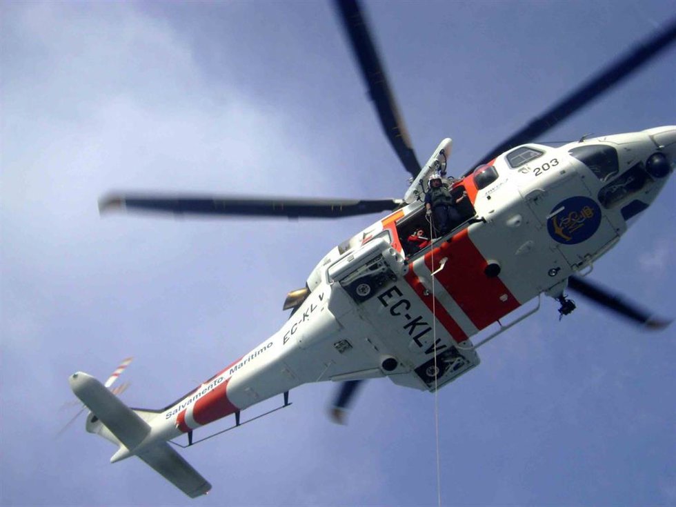 Evacuan a un tripulante de un buque que navegaba al sur de Formentera por un problema médico