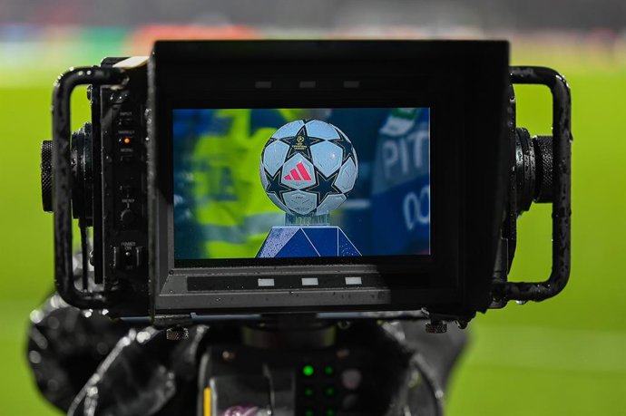Archivo - Uefa Champions League official ball 2024/25 lin tv camera view during the UEFA Champions League football match Bologna FC vs FC Shakhtar Donetsk on September 18, 2024 at the Renato Dall'Ara stadium in Bologna, Italy - Photo Alessio Marini / Live