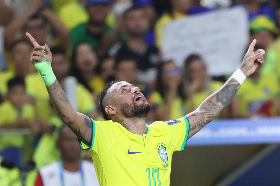 Archivo - Neymar durante un partido con la selección brasileña en 2023
