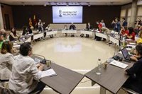 Educación sube la oferta de incremento salarial a los docentes a 200 euros al mes hasta 2028