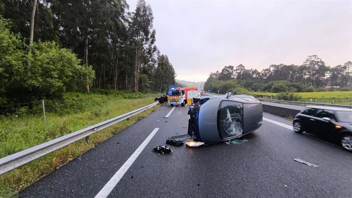 Un home e unha muller resultan feridos após unha colisión entre dous coches na AG-41 en Sanxenxo (Pontevedra).