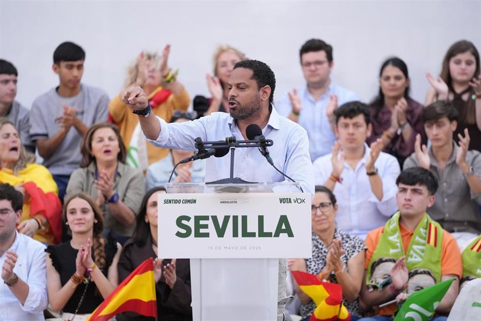 El secretario general de Vox, Ignacio Garriga, interviene en el mitin cierre de campaña que la formación verde ha celebrado en Sevilla. A 15 de mayo de 2026 en Sevilla (Andalucía, España). 
