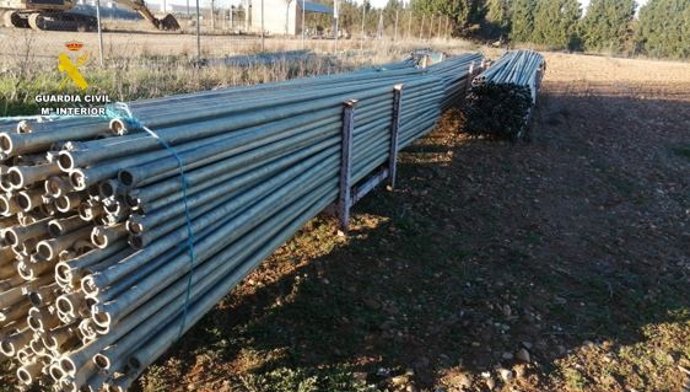 Imagen facilitada por la Guardia Civil con el material intervenido tras los robos