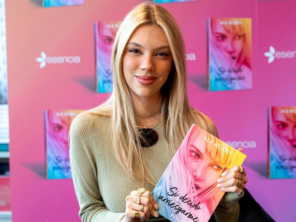 Alejandra Rubio durante la presentación de su primera novela titulada 'Si decido arriesgarme'
