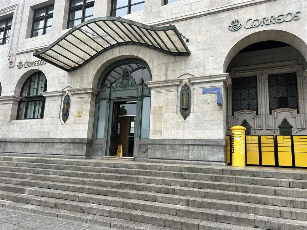 Sede central de Correos en Santander