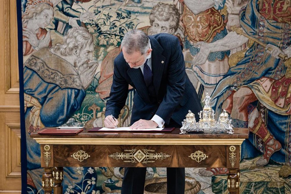 El Rey Felipe VI durante el acto de sanción de la reforma del Apartado 3 del Artículo 69 de la Constitución Española, en el Palacio de la Zarzuela, a 19 de mayo de 2026, en Madrid (España).