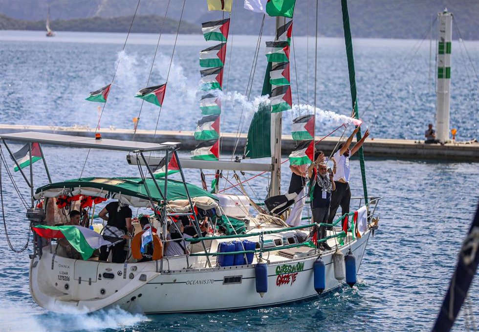 Una embarcación de la flotilla a Gaza parte del puerto turco de Marmaris