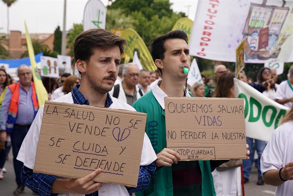 Manifestación de médicos en Málaga en el tercer día de huelga contra el Estatuto Marco del Gobierno central. A 29 de abril de 2026 en Málaga (Andalucía, España).