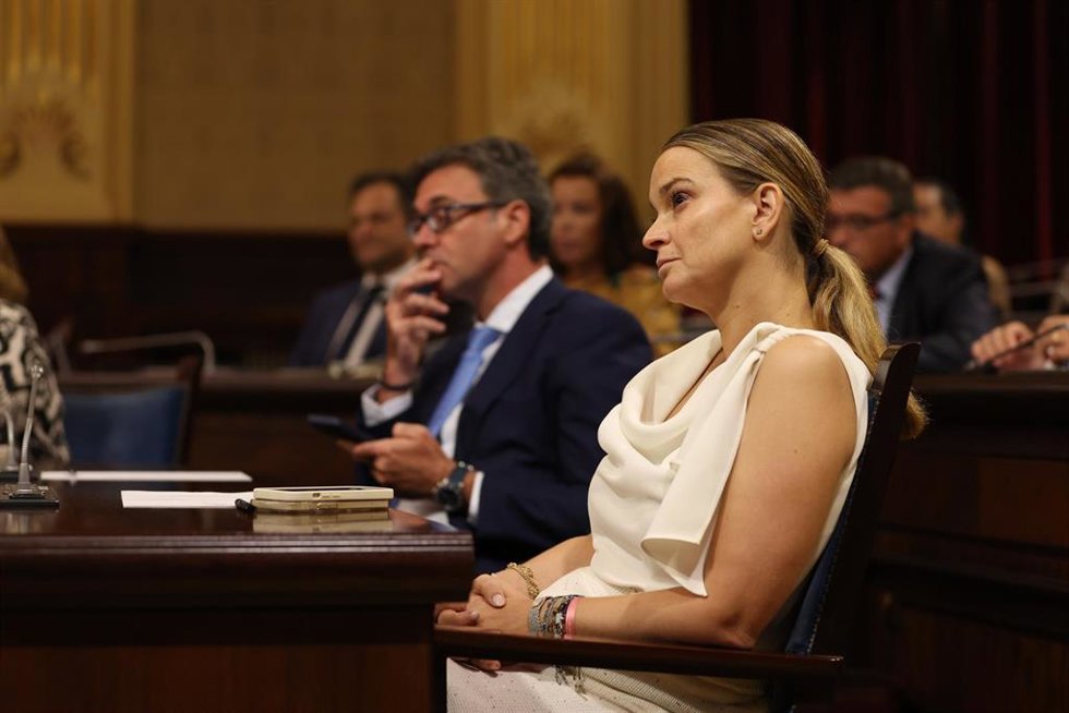 Archivo - La presidenta del Govern de las Islas Baleares, Marga Prohens, en un pleno