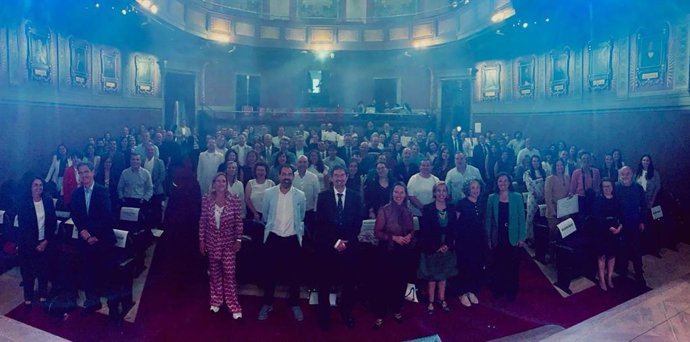 Foto de familia de los premiados.