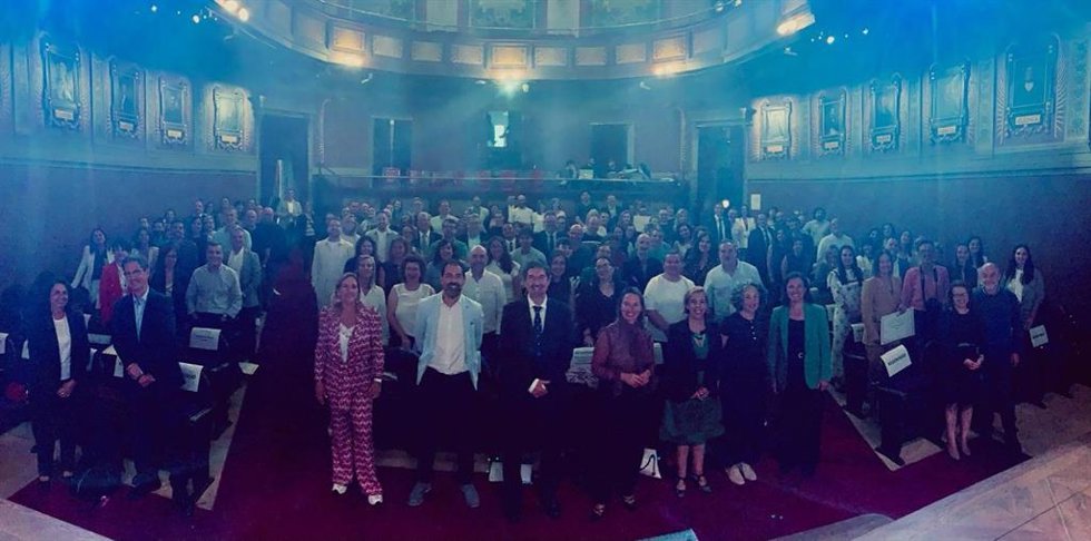 Foto de familia de los premiados.