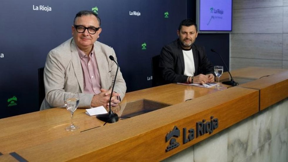 El gerente de la ADER, Luis Pérez Echeguren, y el presidente de la Unión de Profesionales y Trabajadores Autónomos (UPTA), Eduardo Abad, presentan un programa para favorecer el emprendimiento y el relevo generacional