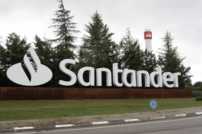 Archivo - Exteriores de la Ciudad Financiera del Banco Santander, en Boadilla del Monte, a 5 de febrero de 2026, en Boadilla del Monte, Madrid (España). 