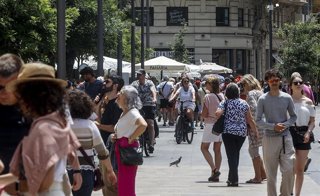 Archivo - Turistas en la ciudad de València