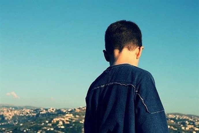 Archivo - Niño de espaldas