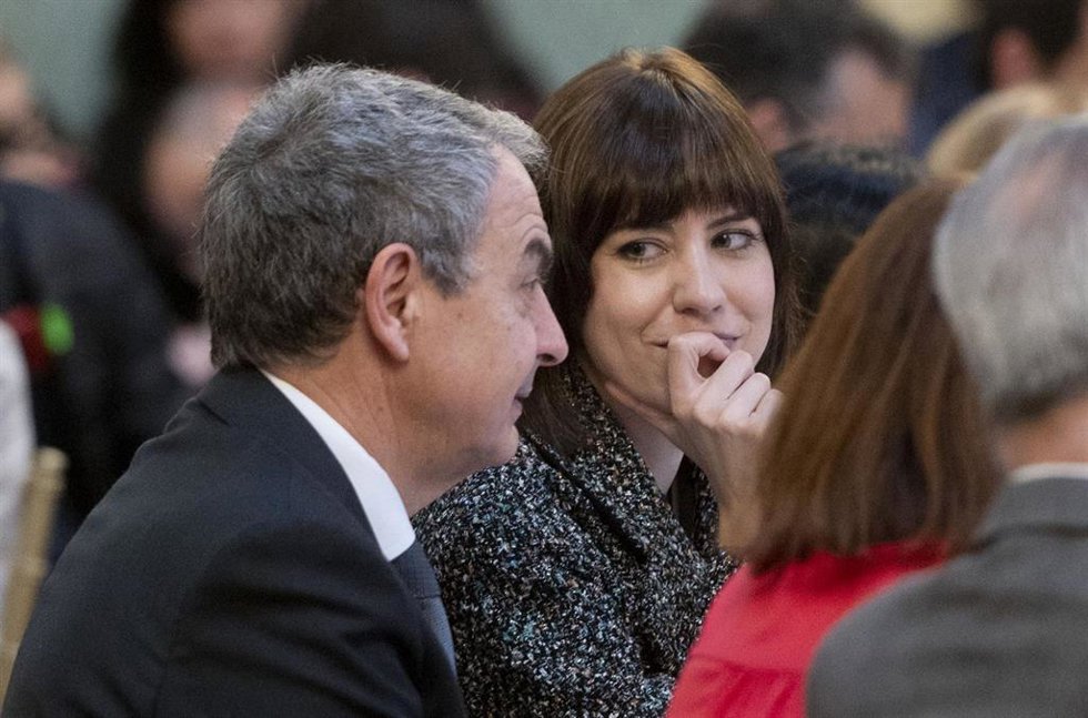 Archivo - El expresidente del Gobierno José Luis Rodríguez Zapatero y la ministra de Ciencia e Innovación, Diana Morant, durante un desayuno informativo de Fórum Europa, en el Casino Gran Círculo, a 23 de febrero de 2023