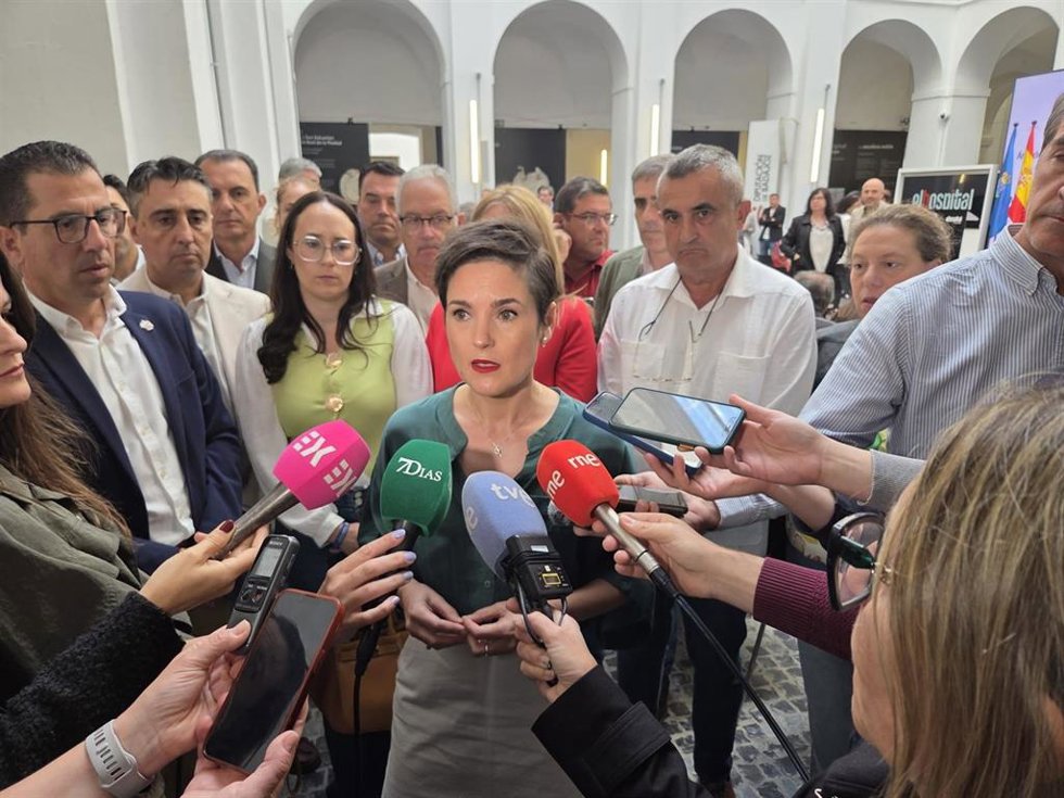 La presidenta de la Diputación de Badajoz, Raquel del Puerto, atiende a los medios en badajoz