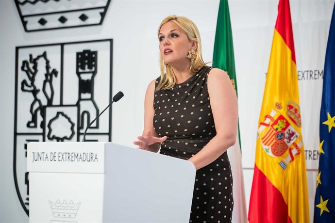 La portavoz de la Junta de Extremadura, Elena Manzano, en la rueda de prensa posterior al Consejo de Gobierno de la Junta de Extremadura.