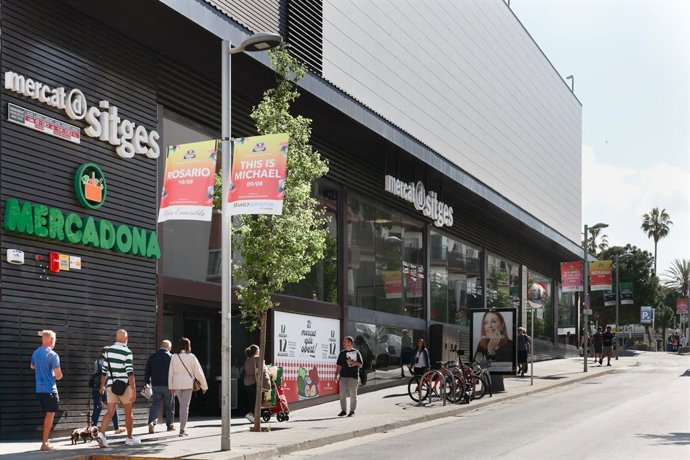Imagen exterior del nuevo supermercado de Sitges (Barcelona)