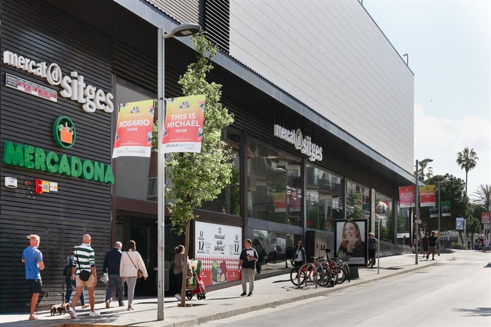 Imagen exterior del nuevo supermercado de Sitges (Barcelona)