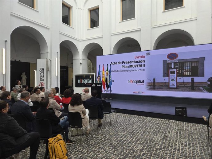 La presidenta de la Diputación de Badajoz, Raquel del Puerto, presenta el II Plan Movem