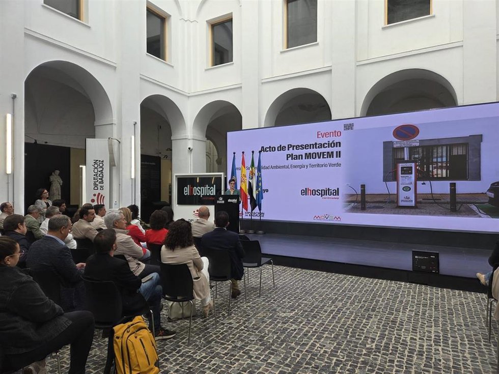 La presidenta de la Diputación de Badajoz, Raquel del Puerto, presenta el II Plan Movem