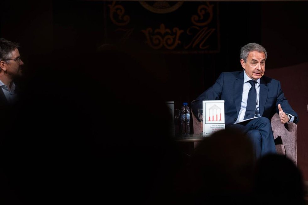 Archivo - El expresidente del Gobierno, José Luis Rodríguez Zapatero, durante la presentación del libro 'La democracia y sus derechos', en el Ateneo de Madrid, a 24 de septiembre de 2024, en Madrid (España). El libro hace un repaso a las leyes que definie
