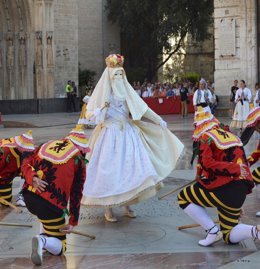 Archivo - Imagen de la Moma en la procesión del Corpus Christi de València.