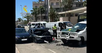 Dos detenidos tras una persecución y chocar su coche contra otro de la Guardia Civil en Orihuela Costa