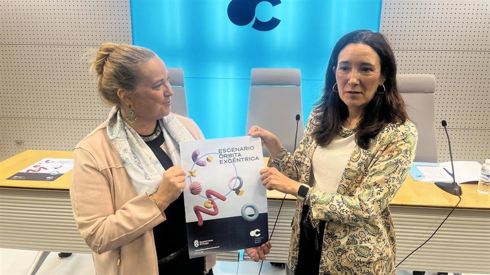 La Directora De La Fundación, Laura Sebastián, Con La Alcaldesa, Cristina Ayala.