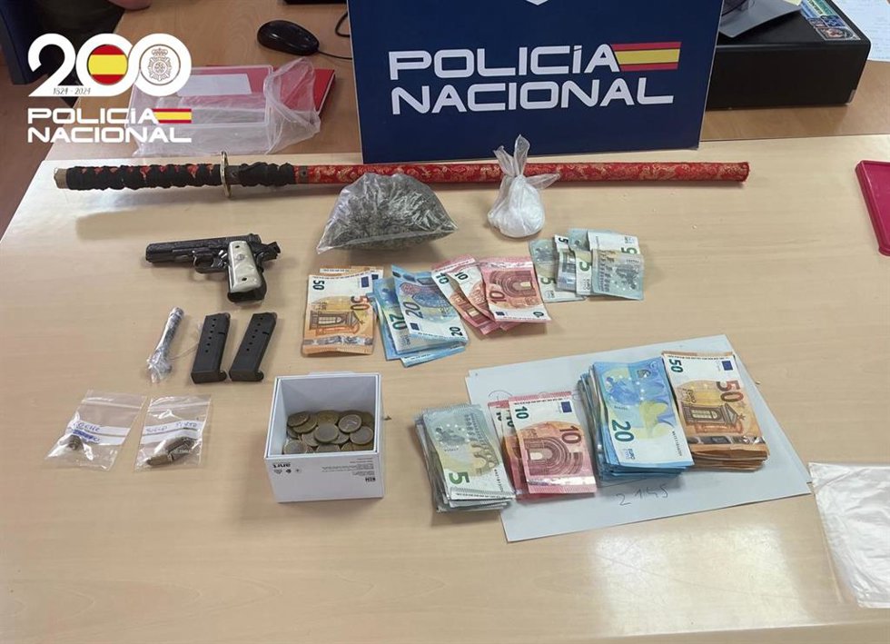 Efectos intervenidos al sospechoso.