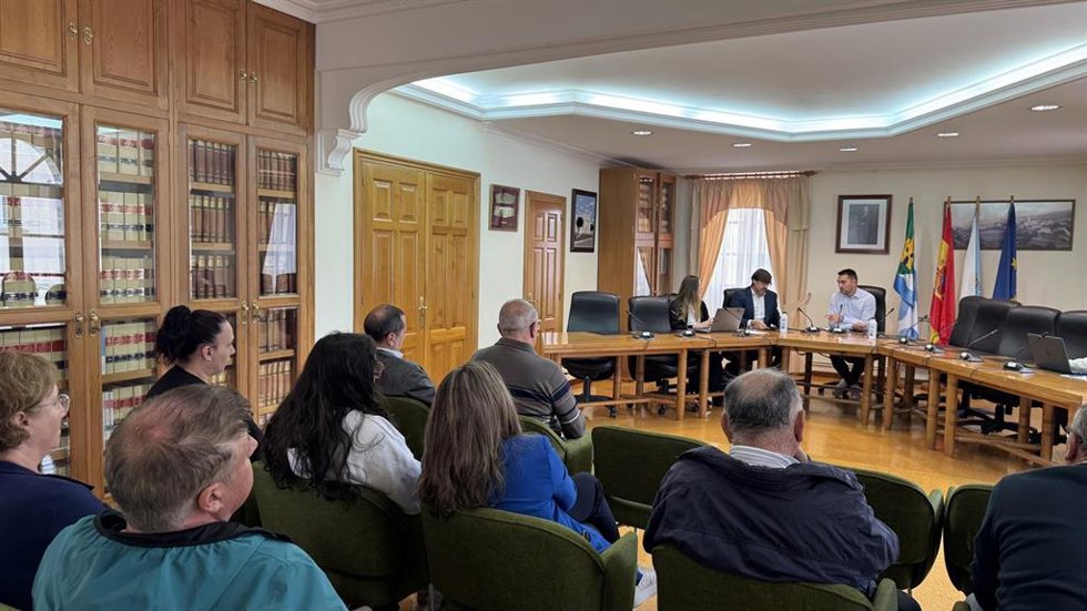 Reunión del consejero delegado de RDG, Emilio Bruquetas, con el tejido productivo de los municipios lucenses de Trabada, Ribadeo y Barreiros