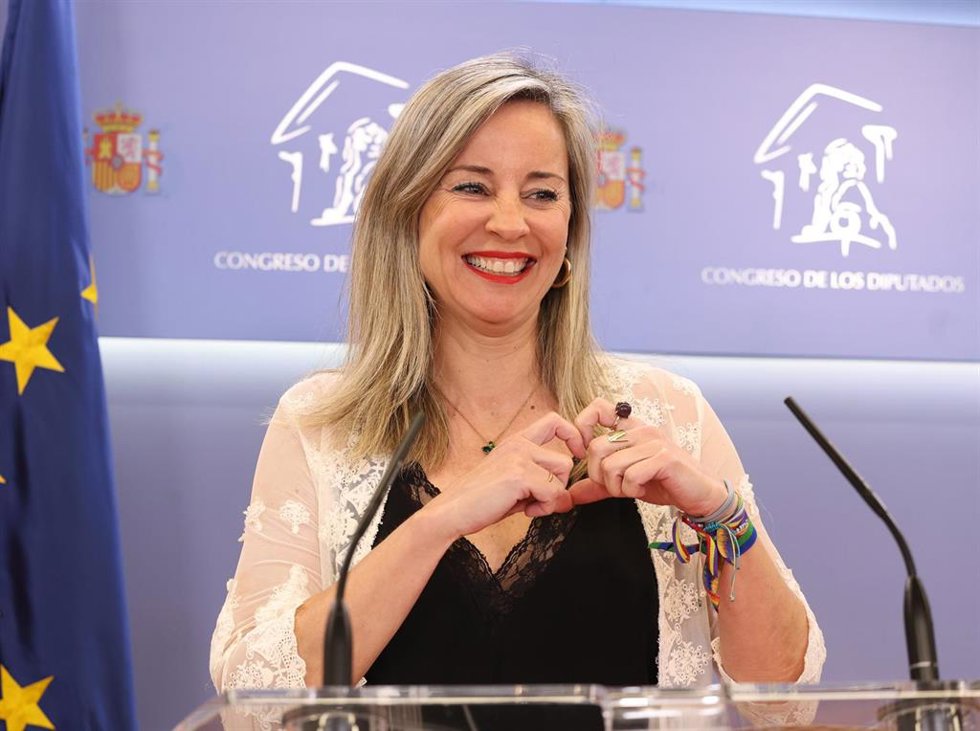 La diputada del grupo parlamentario SUMAR, Verónica Martínez Barbero, durante una rueda de prensa en el Congreso de los Diputados, a 19 de mayo de 2026, en Madrid (España).