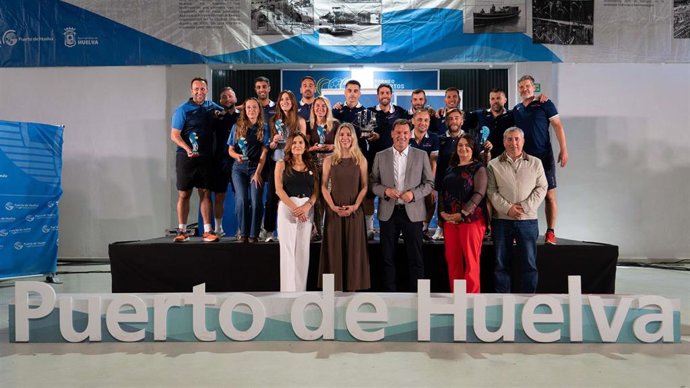 Premiados en el XXIX Torneo Interpuertos de Fútbol Sala y el II Torneo Interpuertos de Pádel celebrado en Huelva.