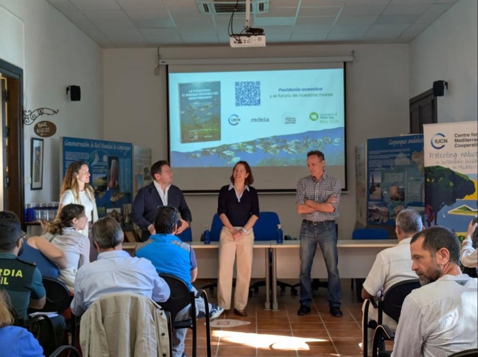 Participantes en la jornada sobre la conservación de la posidonia celebrada en la Casa de los Volcanes de Rodalquilar, en Níjar (Almería).