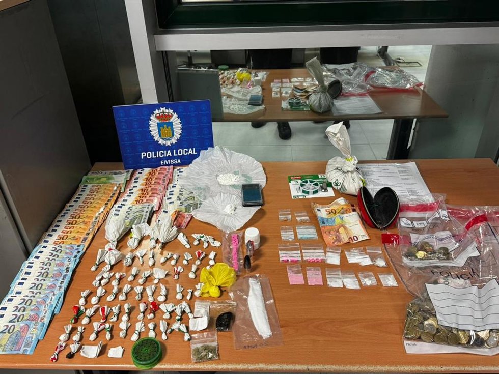 Un Cumpleaños En Un Local De Eivissa Termina Con Cuatro Detenidos Por Tenencia De Cocaína, Ketamina Y Viagra