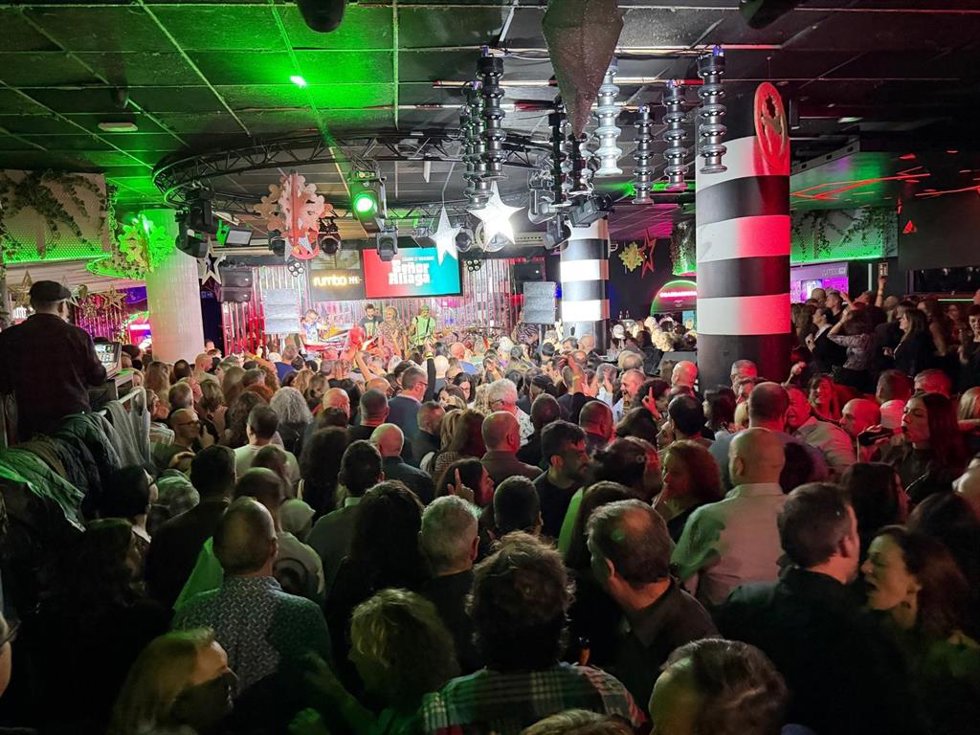 Tardeo en una discoteca