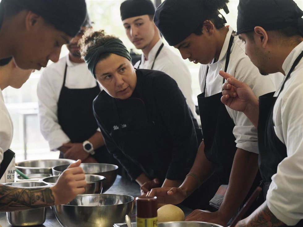 Los alumnos de la escuela de cocina de Villa Retiro durante una clase.