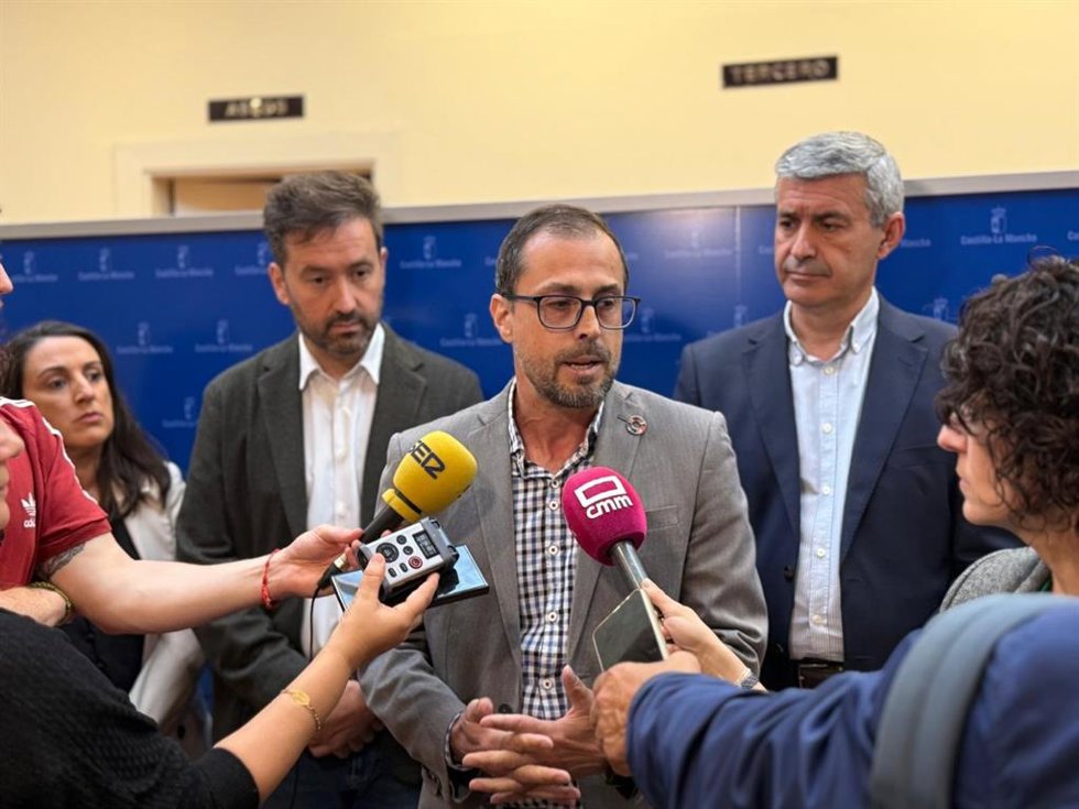 El viceconsejero de Medio Ambiente, José Almodóvar, en la constitución de la Mesa Provincial del Conejo de Monte de Toledo.