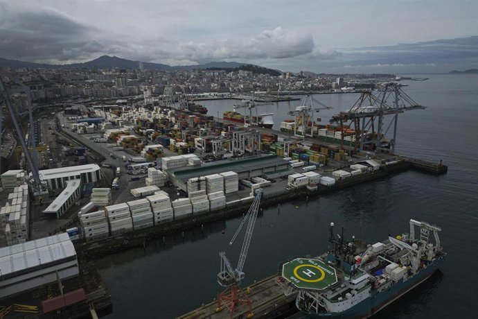 Archivo - Vista aérea de la terminal de contenedores del Puerto de Vigo, a 10 de marzo de 2026, en Vigo, Pontevedra, Galicia (España). La terminal de contenedores del Puerto de Vigo, operada por Termavi, maneja más de 300,000 contenedores y 3.3 millones d