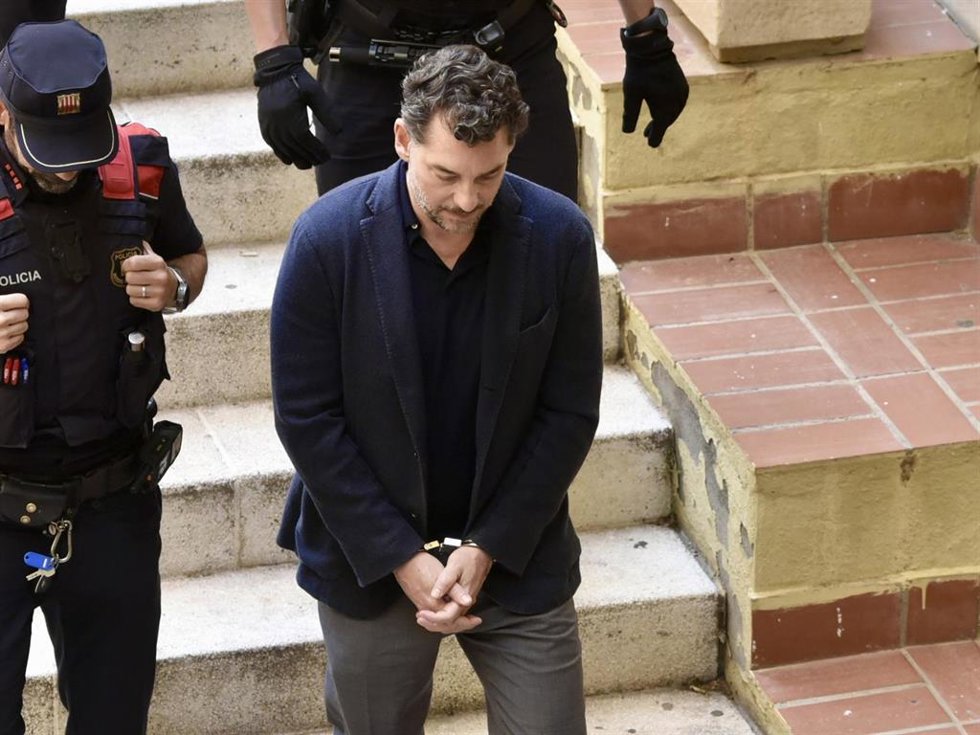 Jonathan Andic, el hijo del fundador de Mango, a su salida del Juzgado de Instrucción 5 de Martorell tras declarar ante la jueza