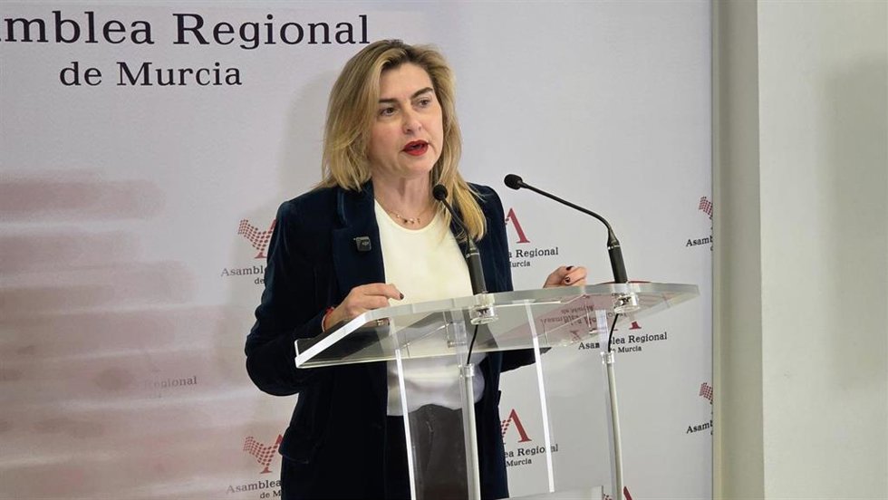 Archivo - La portavoz del Grupo Parlamentario Socialista, Carmina Fernández