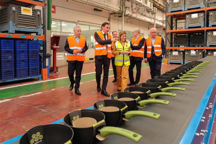 Visita de Buruaga a la empresa Vitrinor