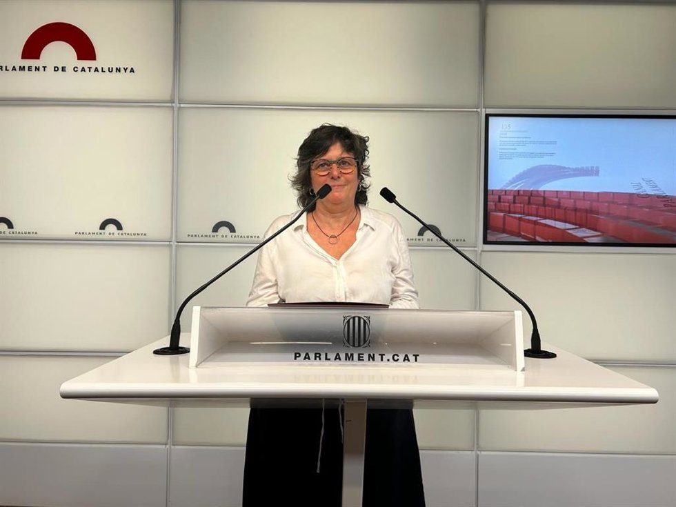 La diputada de la CUP en el Parlament Pilar Castillejo en una rueda de prensa