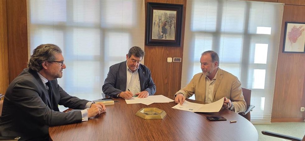 Firma del convenio entre la DOP Condado de Huelva y Fundación Caja Rural del Sur.
