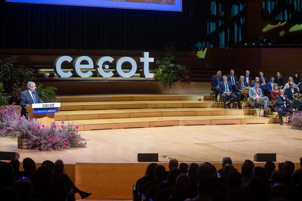 Archivo - El ministro de Industria y Turismo, Jordi Hereu, interviene durante la 29ª edición de la Nit de l’Empresa de la Cecot.