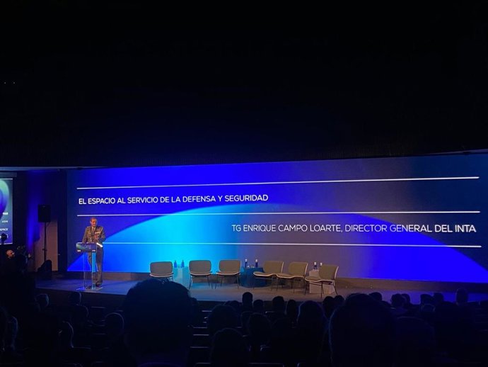 O diretor-geral do Instituto Nacional de Técnica Aeroespacial (INTA), tenente-general Enrique Campo Loarte, na primeira jornada do Congresso Espacial 2026, organizado pela Tedae no Auditório Mutua Madrileña, em 19 de maio de 2026, em Madri.